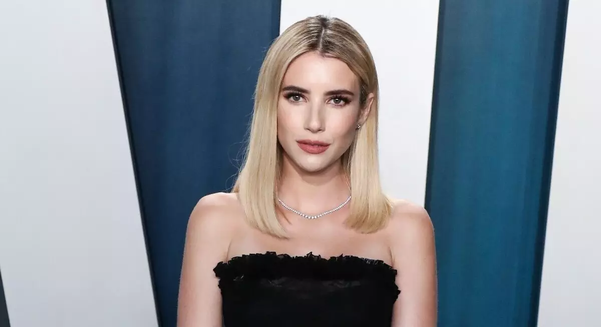 "Kea leboha, 2020": Emma Roberts o qala ho hatisa foto le mora oa hae