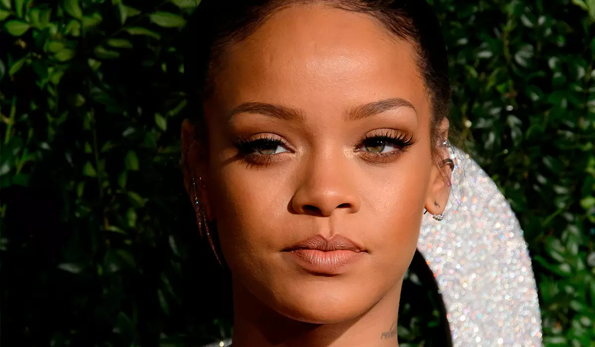 "E matua le fiafia o ia": Na tatau ona tapunia e Rihanna lana ituaiga