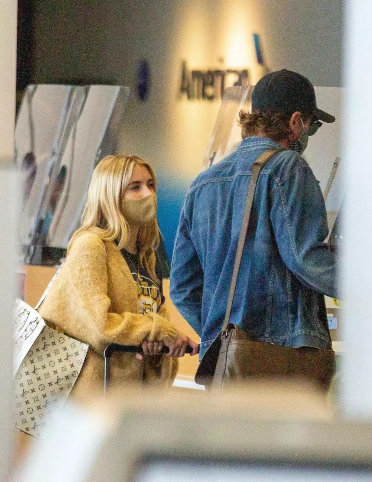 Hoto: Emma Roberts da Garrett Hedlund ya bayyana a cikin jama'a bayan Labaran Ciki 55704_3