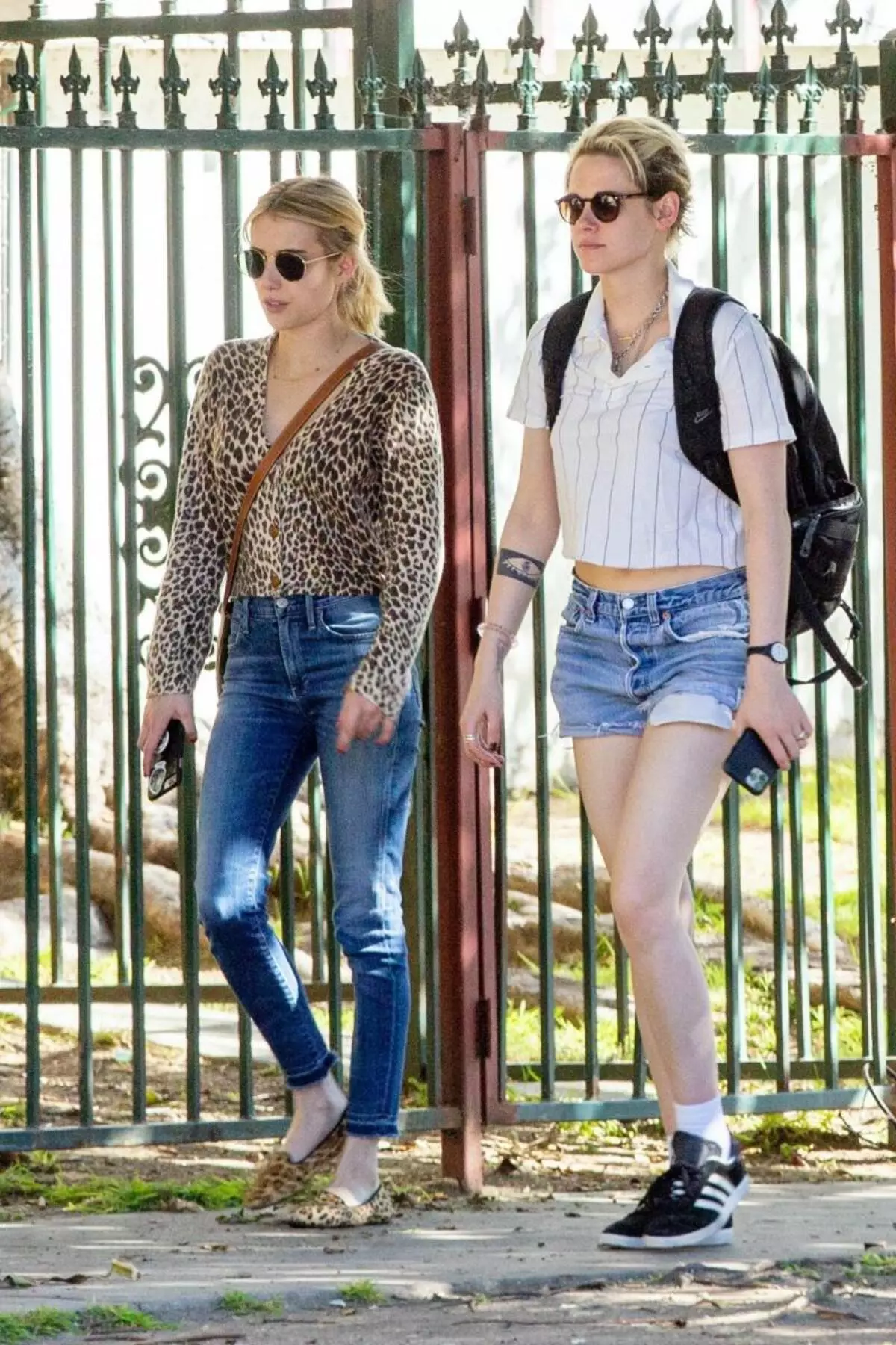 Foto: Kristen Stewart auf einem Spaziergang mit ihrer Freundin Emma Roberts 55712_3