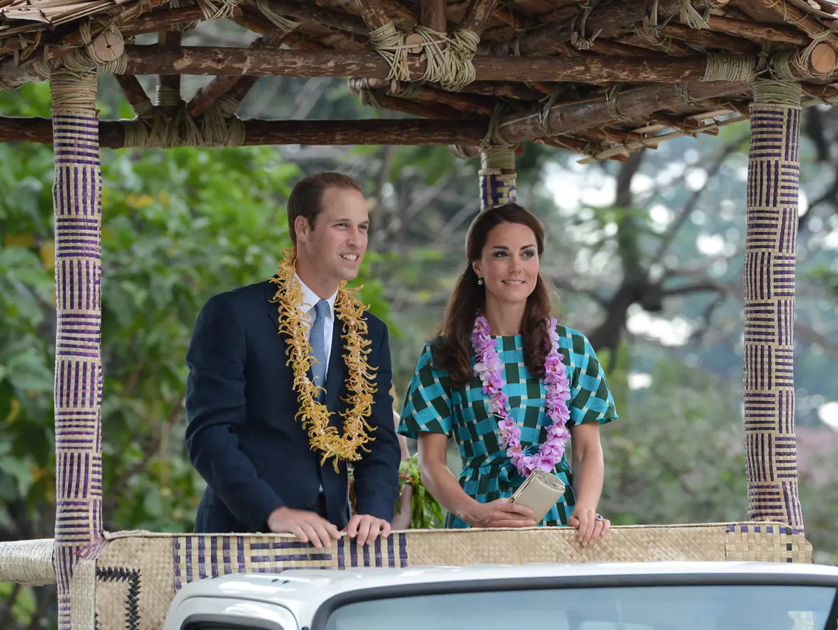 Kate Middleton dan Prince William menyaman majalah Perancis