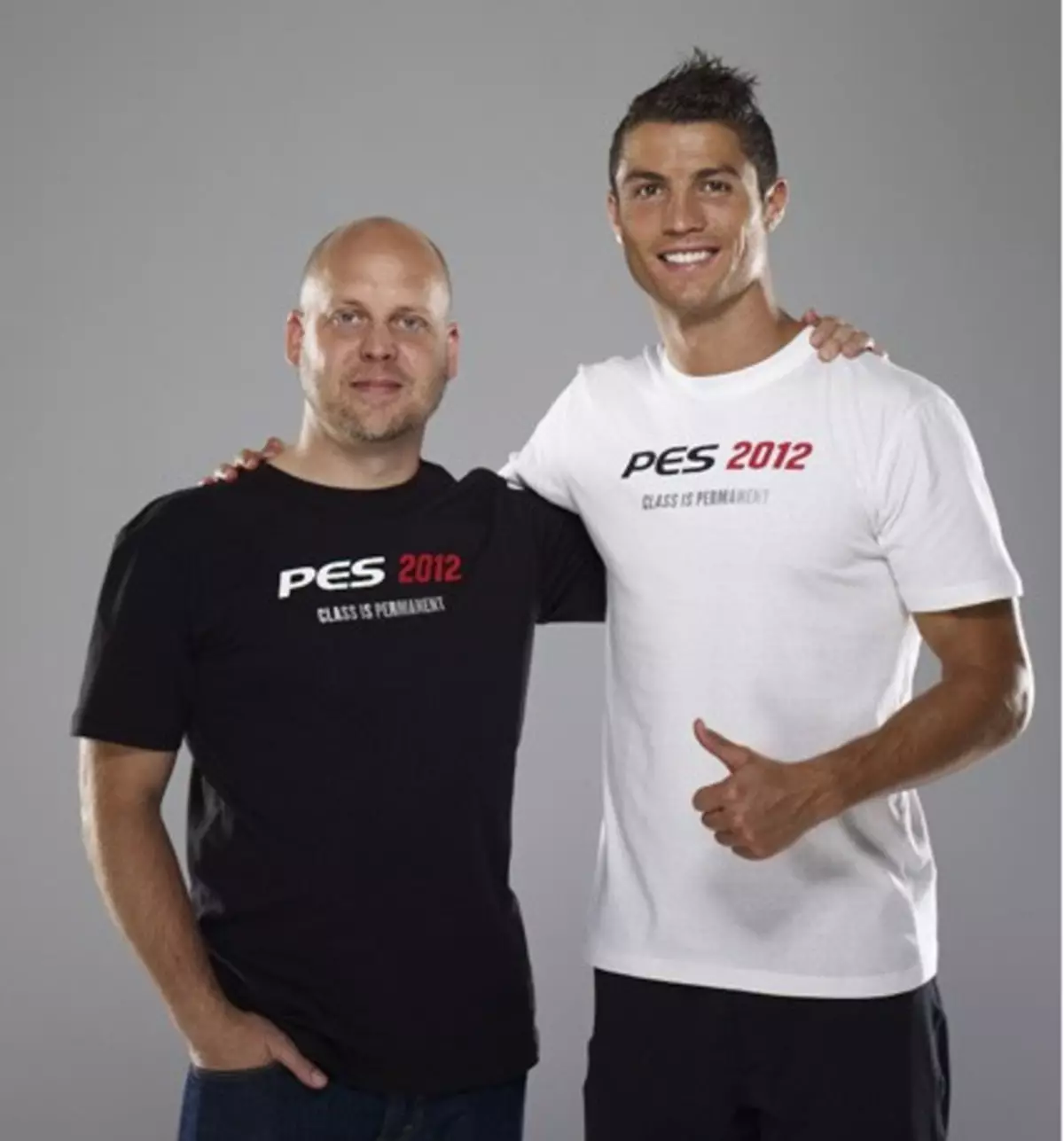 Ο Cristiano Ronaldo διακοσμήθηκε το κάλυμμα του παιχνιδιού PES 2012