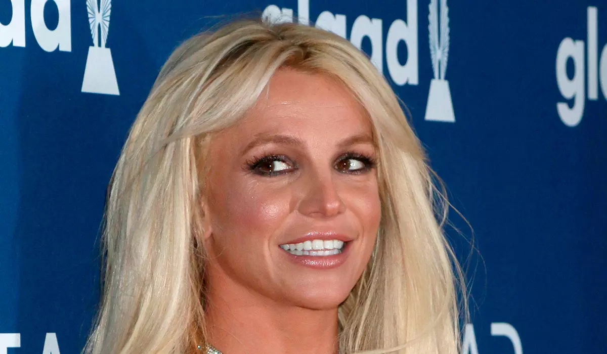 Britney Spears ga-enye ajụjụ ọnụ ma ọ bụrụ na ị kpebie ịkọ akụkọ m