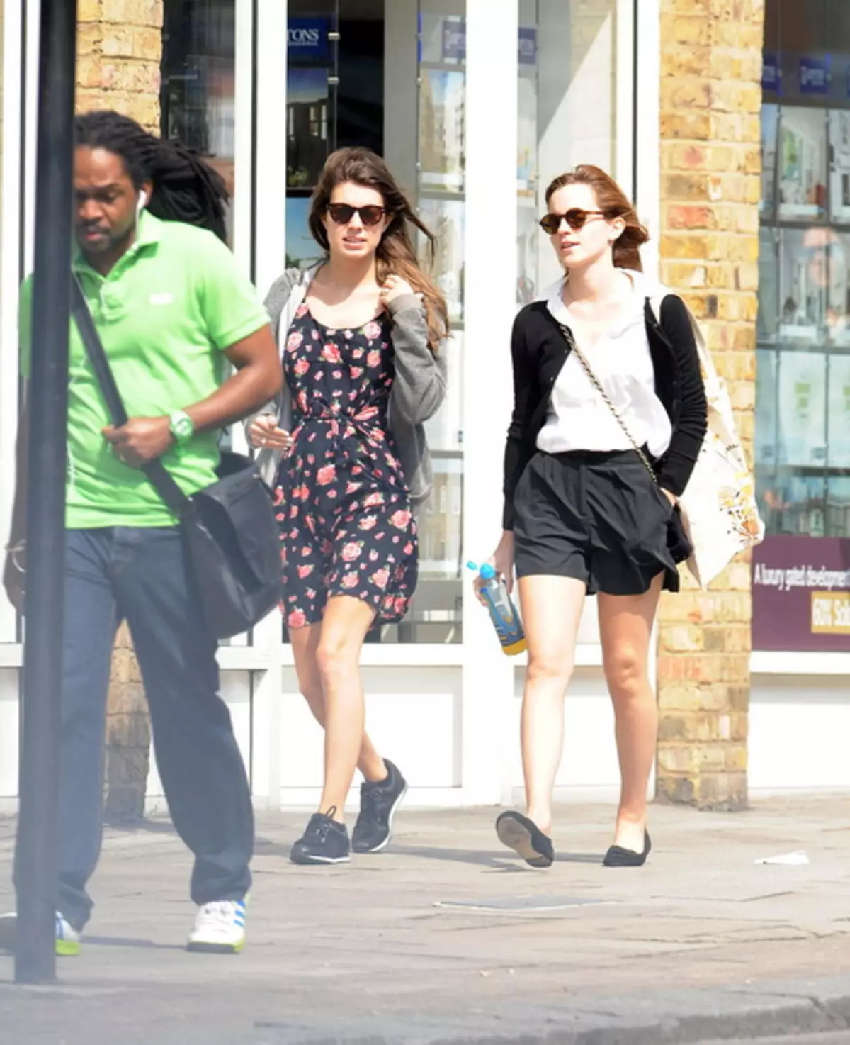 Stop frame: Emma Watson, Hugh Grend, Rihanna, Adrian Brogrody နှင့်အခြားသူများ 60214_5