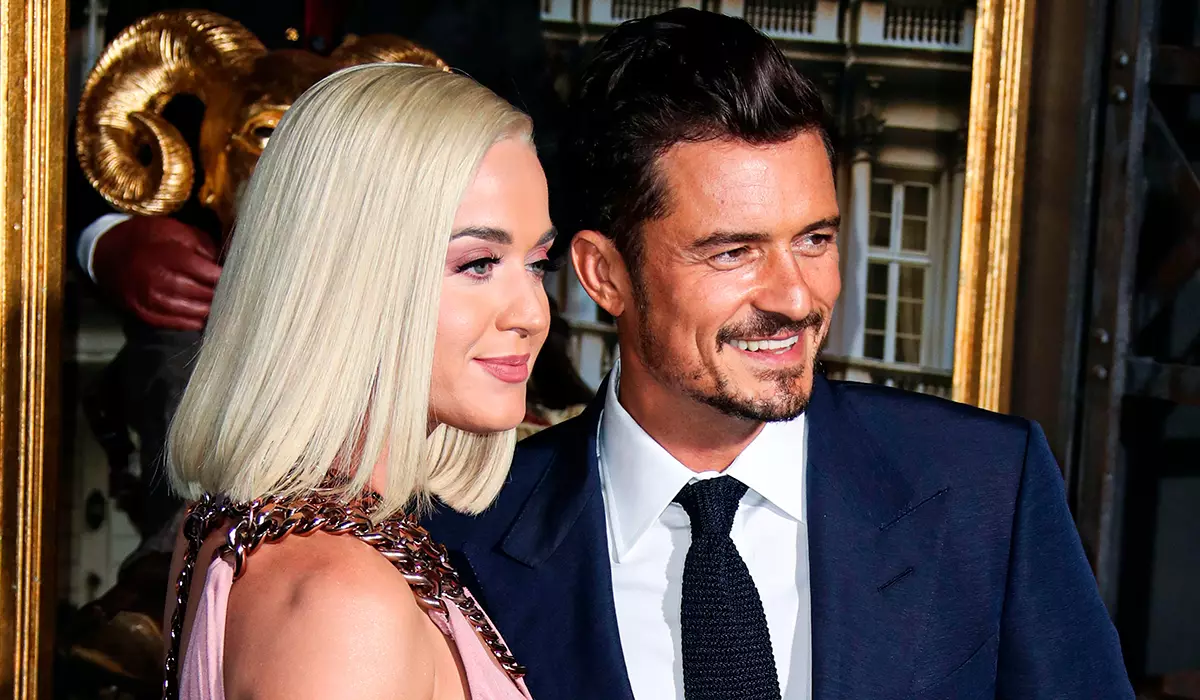 READRANGED: Katy Perry Infinited Orlando Bloom Elegantin puku