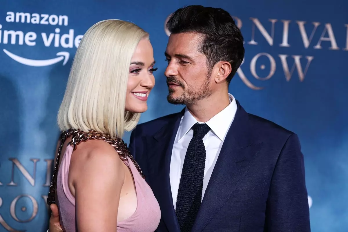 Katy Perry vertelde hen met Orlando Bloom Daughter: "Ze is Maagd!"