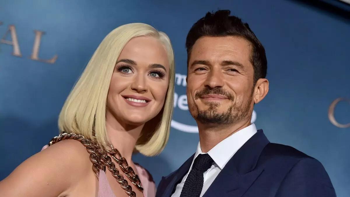 Katy Perry kutsui itseään nirsoja morsiamen, puhumalla häät Orlando Bloom