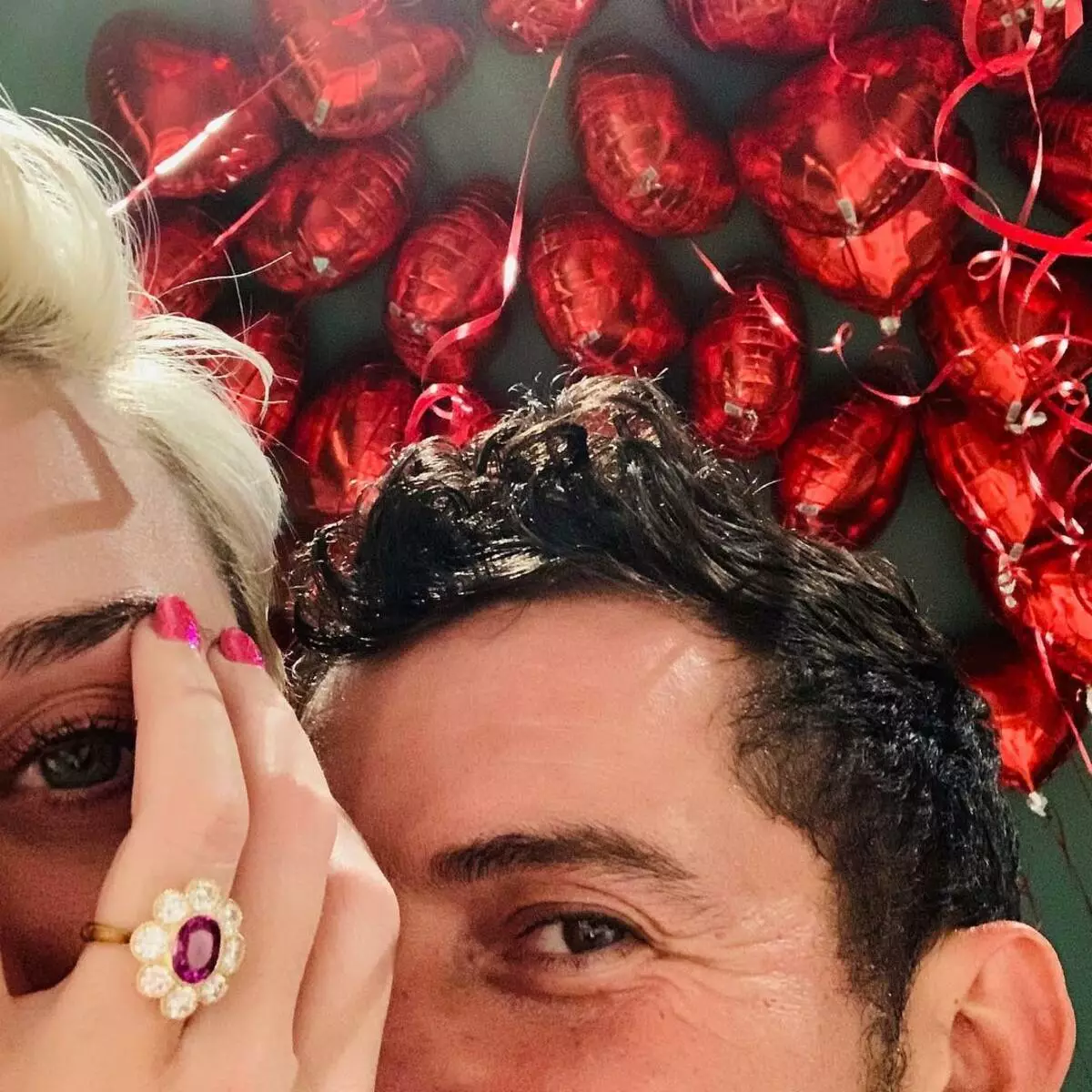 It waard bekend doe't Katy Perry en Orlando Bloom Marries: 