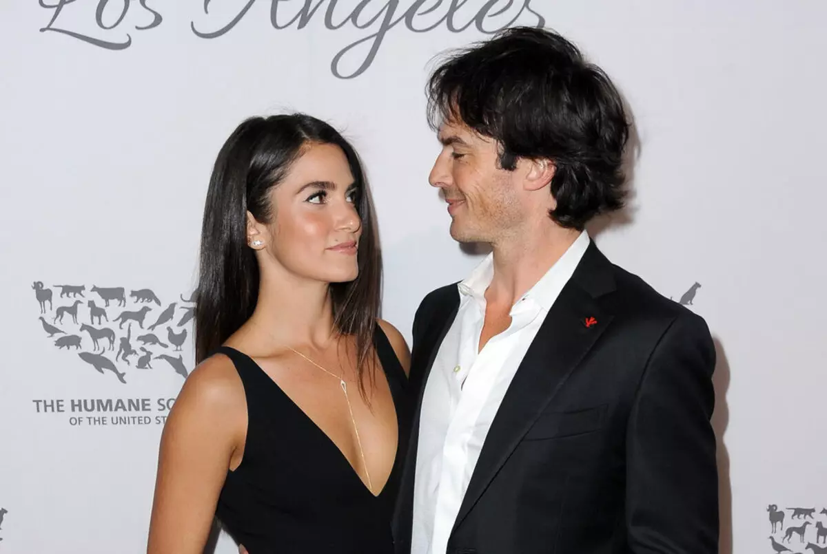 Ian Somerhalder menyentuh Nikki Reed Happy Birthday