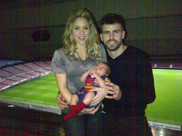 Estrelas en Twitter: Madonna comeza a revolución, e Shakira levanta un pequeno xogador de fútbol 61467_13