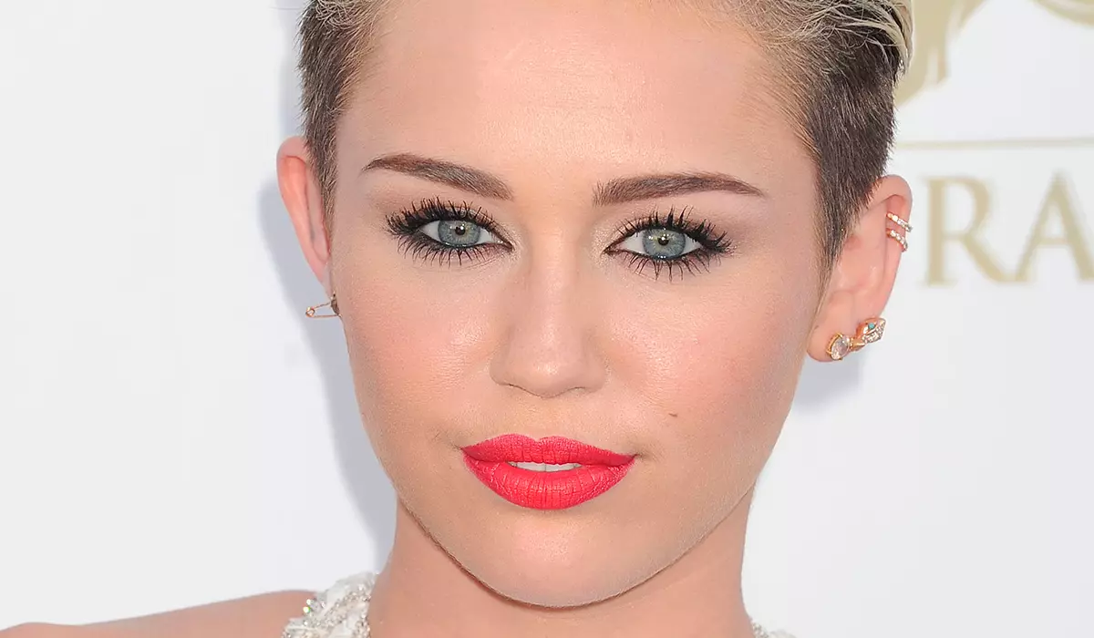 Miley Cyrus explained why it often "pleases" by shots without clothes