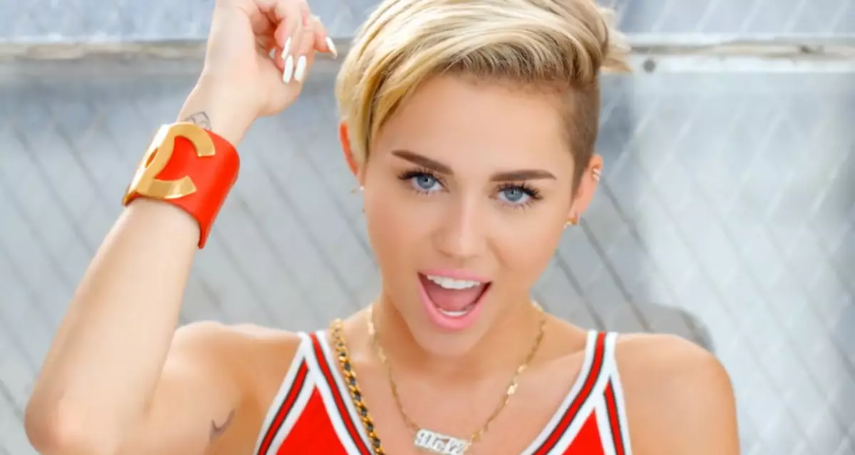 Miley Cyrus eble ne rajtas lasi MTV-videon Music Awards 2015 eĉ kiel plumbo