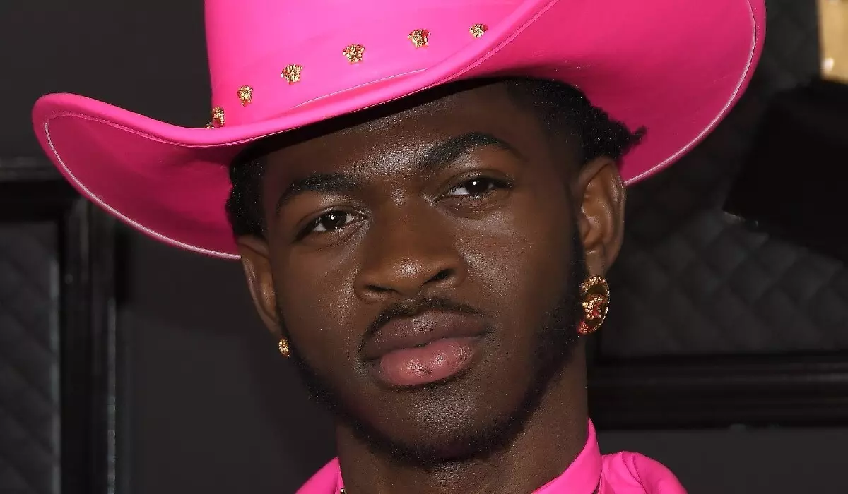 Rapper Lil Nas X zai saki nau'i-nau'i na takalman shekara 666 tare da jinin ɗan adam