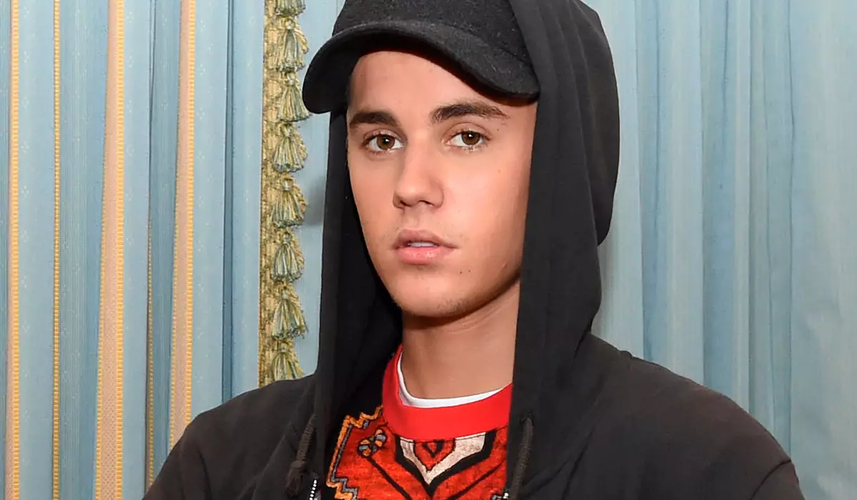 Mother Justin Bieber is unhappy with his peach tattoo