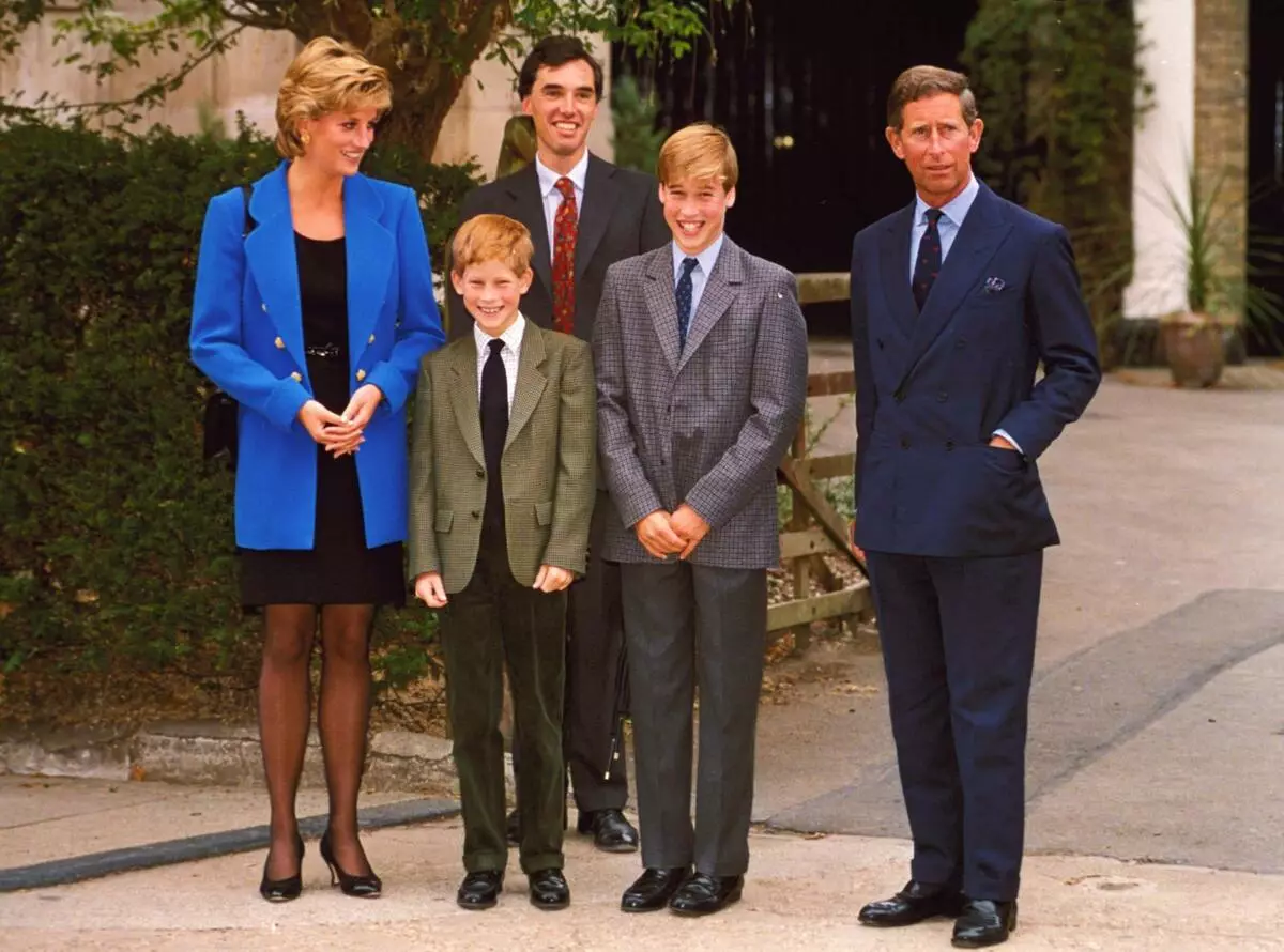 Media: Księżniczka Diana Rozłóż plotki o rodzinie królewskiej 62786_1