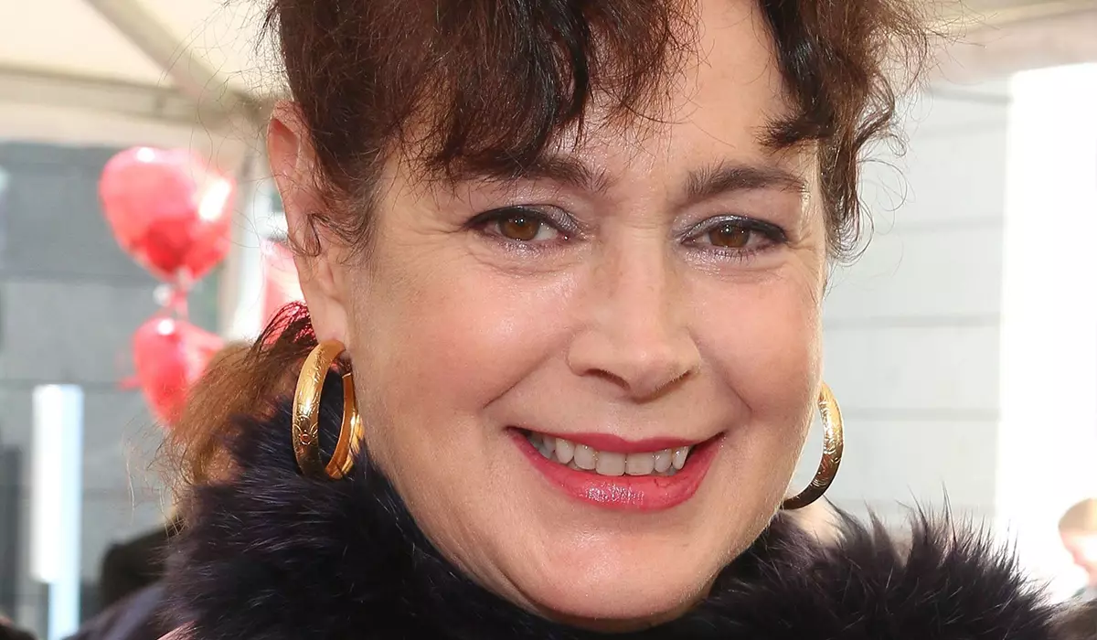 Sean Young oor die "aggressiewe" bed toneel met Harrison Ford: "Ridley Scott het met my gegiet"