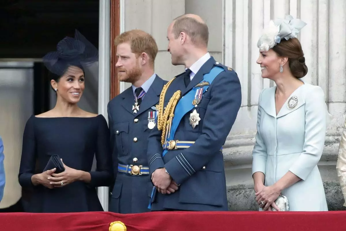 Mo se taimi puʻupuʻu, o Megan Shart ma Prince Harry na togiina le isi tagata faigaluega