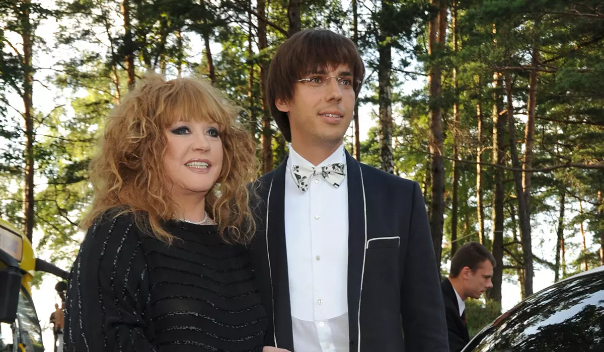 "Alla vaatab 35": võrgus arutada isiklikku fotot Galkina ja Pugacheva