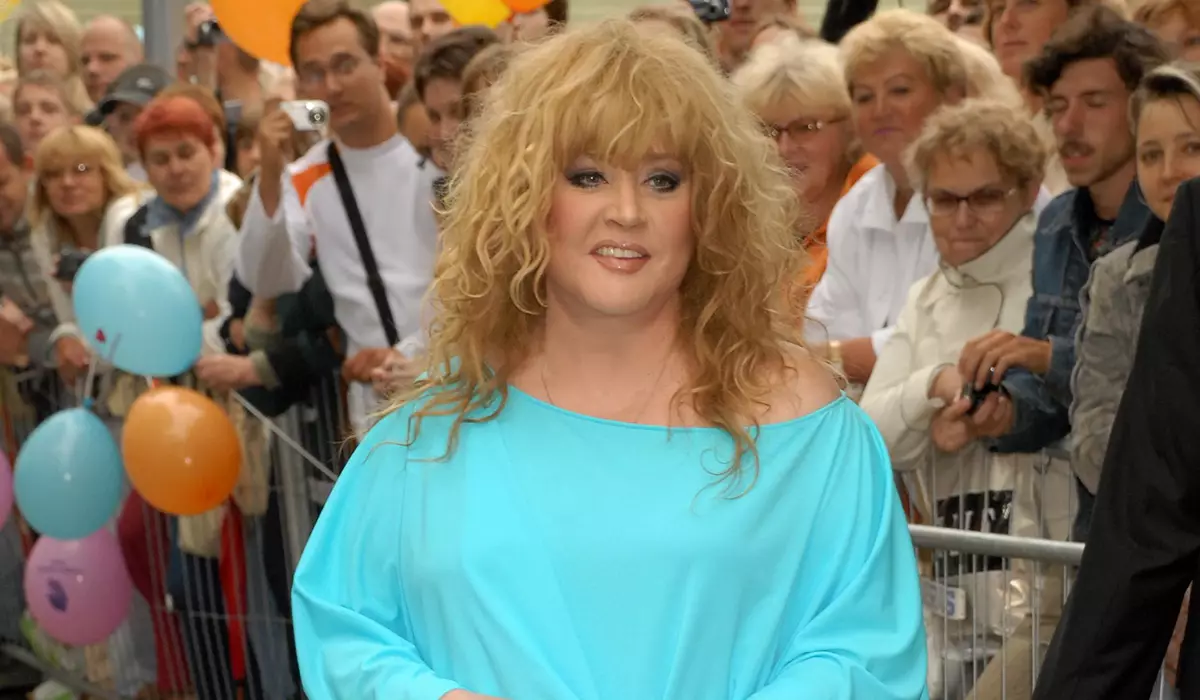 "Och rösten av den rostiga, skräck!": Pugacheva generad fans på arkivfilmen