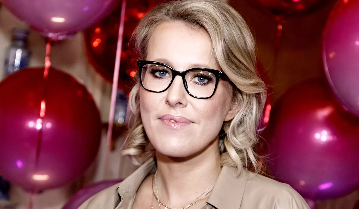 מעדיע: Ksenia Sobchak באַצאָלט די סקאָפּינסקי מאַניאַק און געקויפט אים מעבל