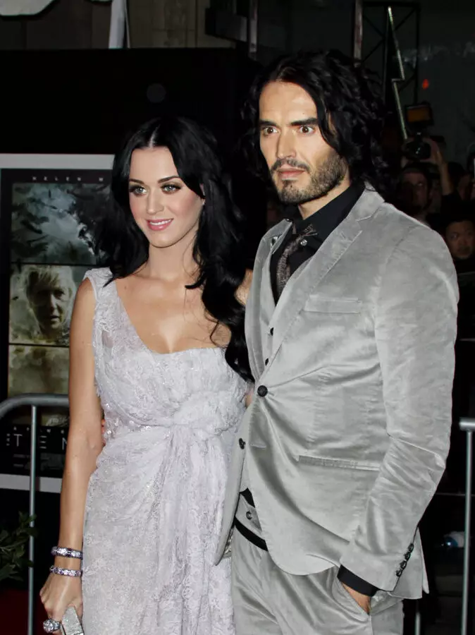 Russell Brand prezentēja Katy Perry dimanta kaklarotu pirmajā datumā