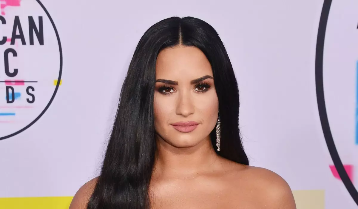 Demi Lovato "Jag var tvungen att dö" att knyta med droger