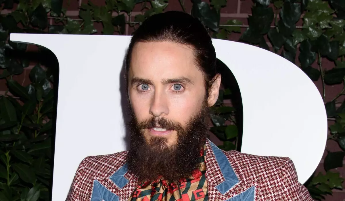 Usami နှင့် Lysina တို့ဖြင့် Jared Leto သည် "Gucci" အတွက်အသိအမှတ်ပြုခြင်းထက် ကျော်လွန်. Jared Leto ပြောင်းလဲသွားသည်။