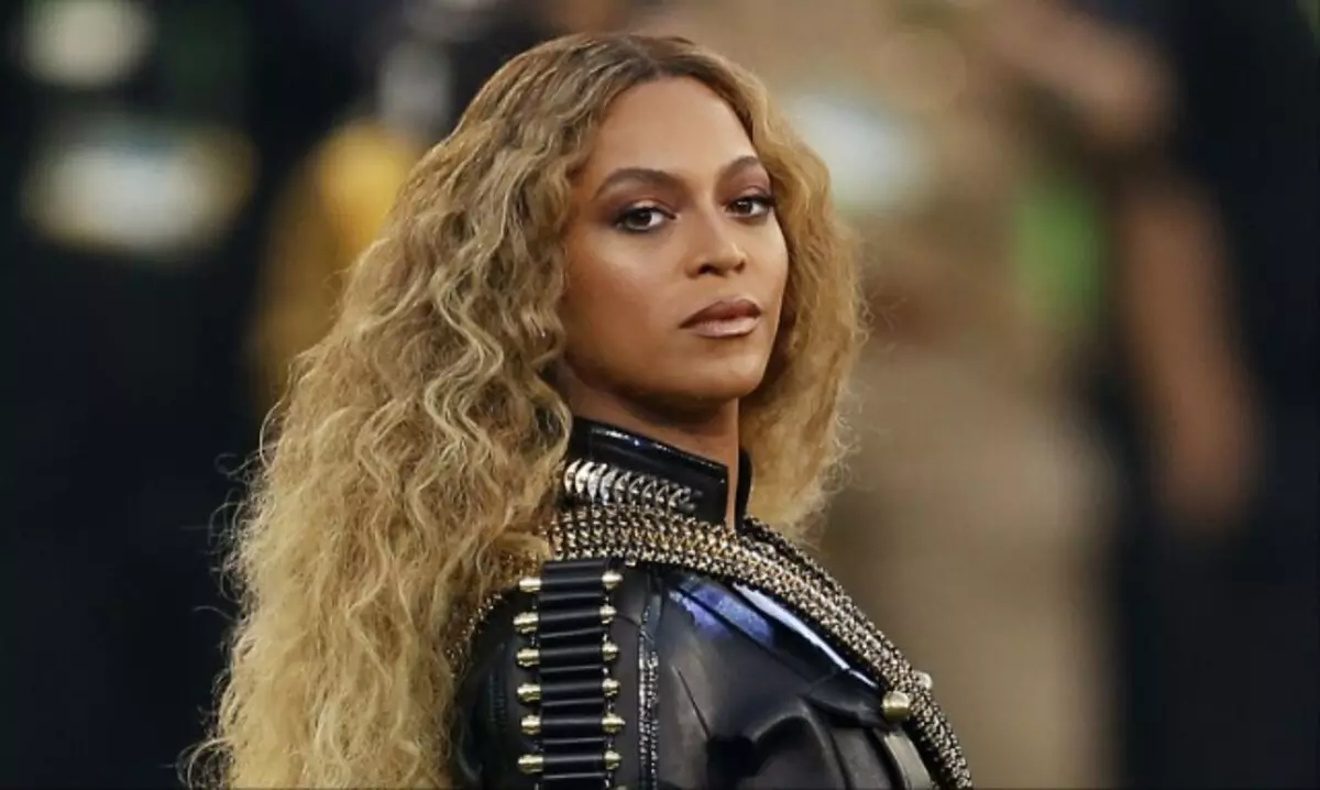 Beyonce अधिक उदार सेलिब्रेस को रेटिंग को लागी चार उदारताहरु को रेटिंग