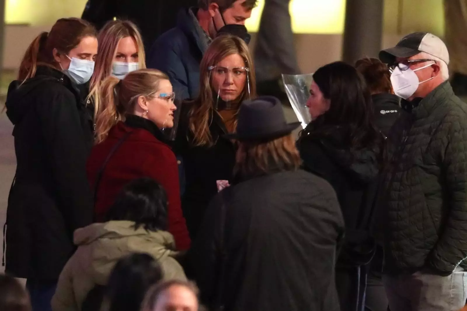 Foto: Jennifer Aniston și Reese Witherspoon pe set de 2 sezoane de 