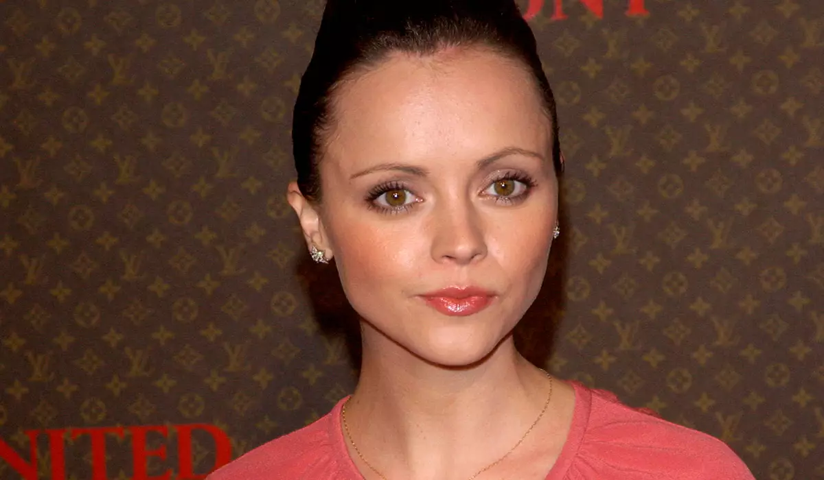 Después del fuerte divorcio de Christina Ricci jugará una heroína que escapó del esposo-Absurr.