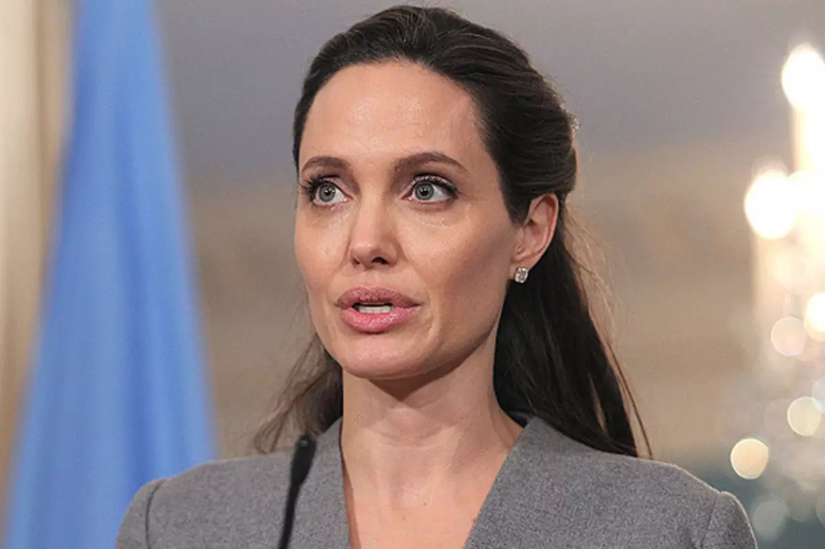 Angelina Jolie me fëmijët do të shkojë në Londër