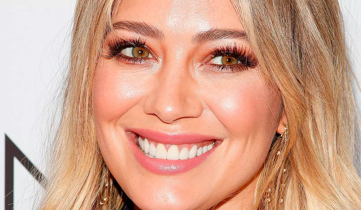 "Bude tam chlapec?": Těhotná hilary Duff zaujala novou barvou vlasů