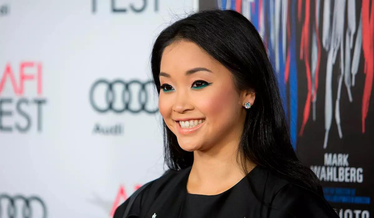 Lana Condor queixouse de que a súa cara esqueceu o día de todos os amantes