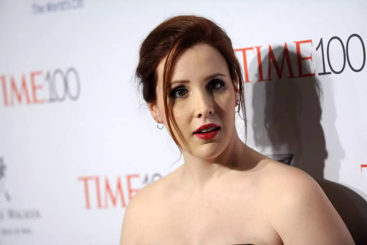 Dylan farrow ngiringan manawa Woody Allen Defend sawise tuduhan gangguan