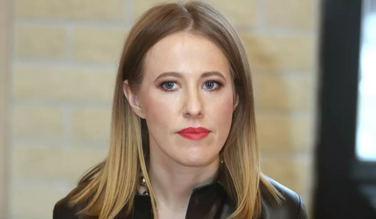 "Gefðu ekki hvíld á Lavra Volochkova": á netinu hló á Sobchak í sundföt