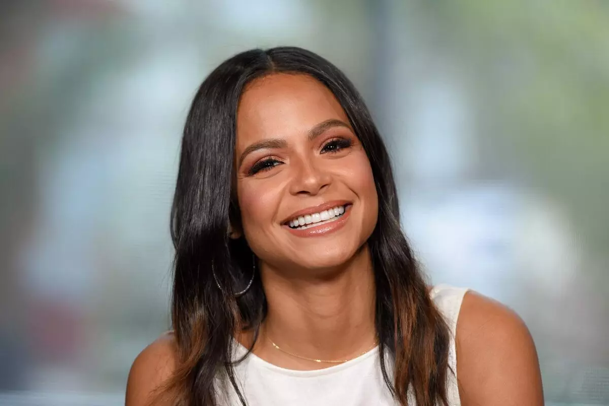 Christina Milianは、Nayu川を交換し、シリーズ「ステップフォワード」に参加しました