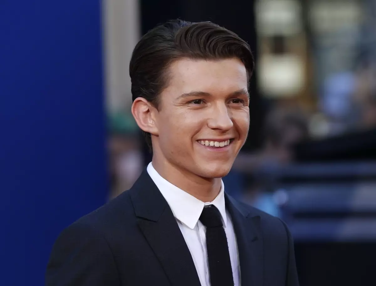 Ο Tom Holland απάντησε εάν θέλει να παίξει τον James Bond