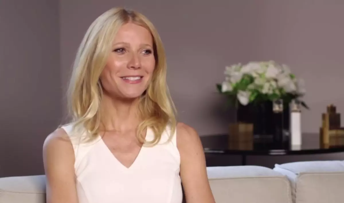 Gwyneth Paltrow lan Ryan Reynolds babagan hadiah Natal