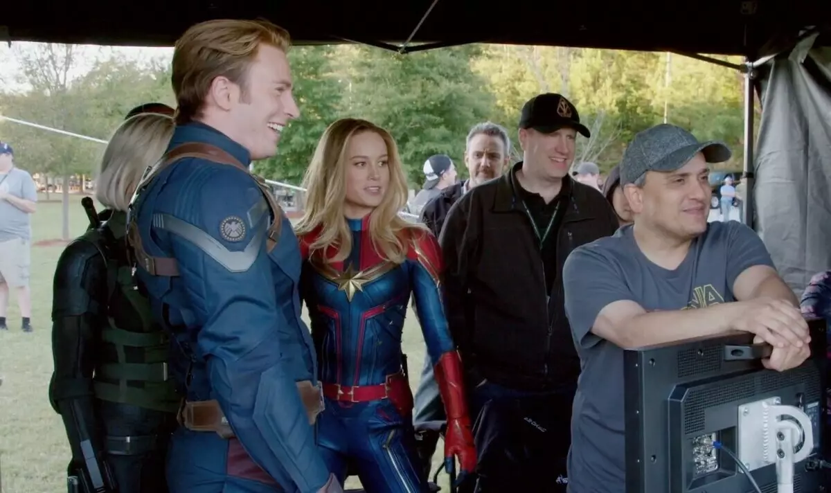 "Se on liian hankalaa": Chris Evans poisti musiikillisen videon Avengers