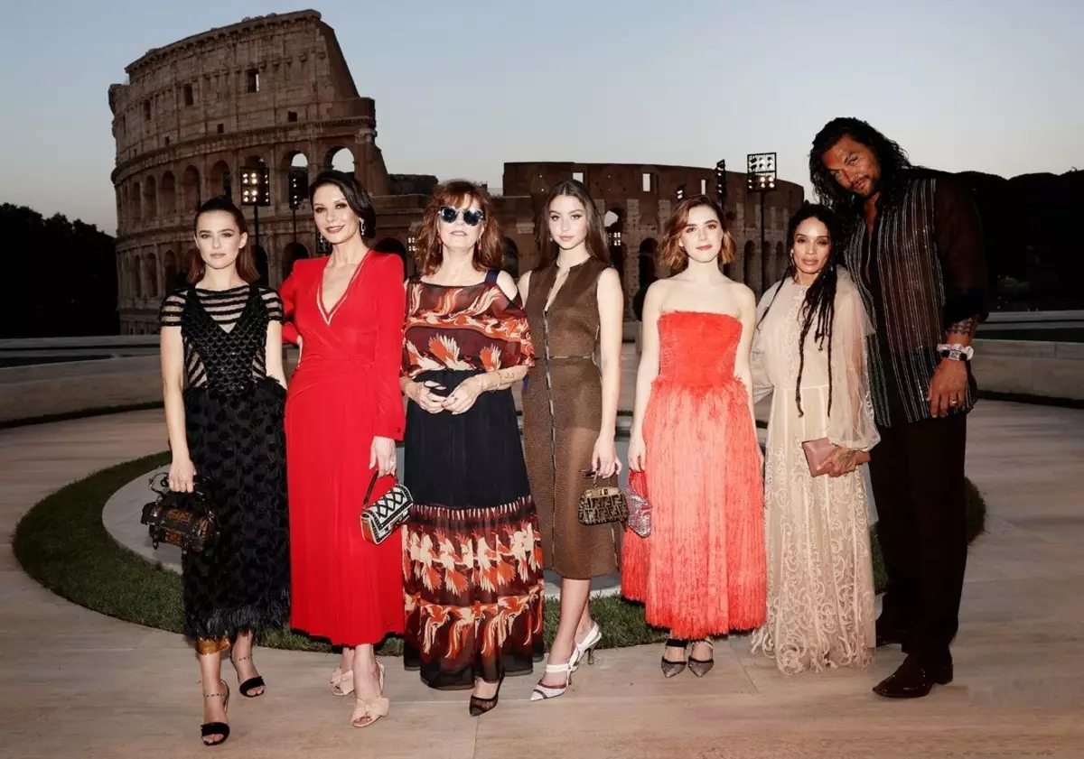 Foto: Jason Momoa, Kenno Shipka, Catherine Zeta-Jones dan bintang lain di Fendi Show in Paris 67162_1