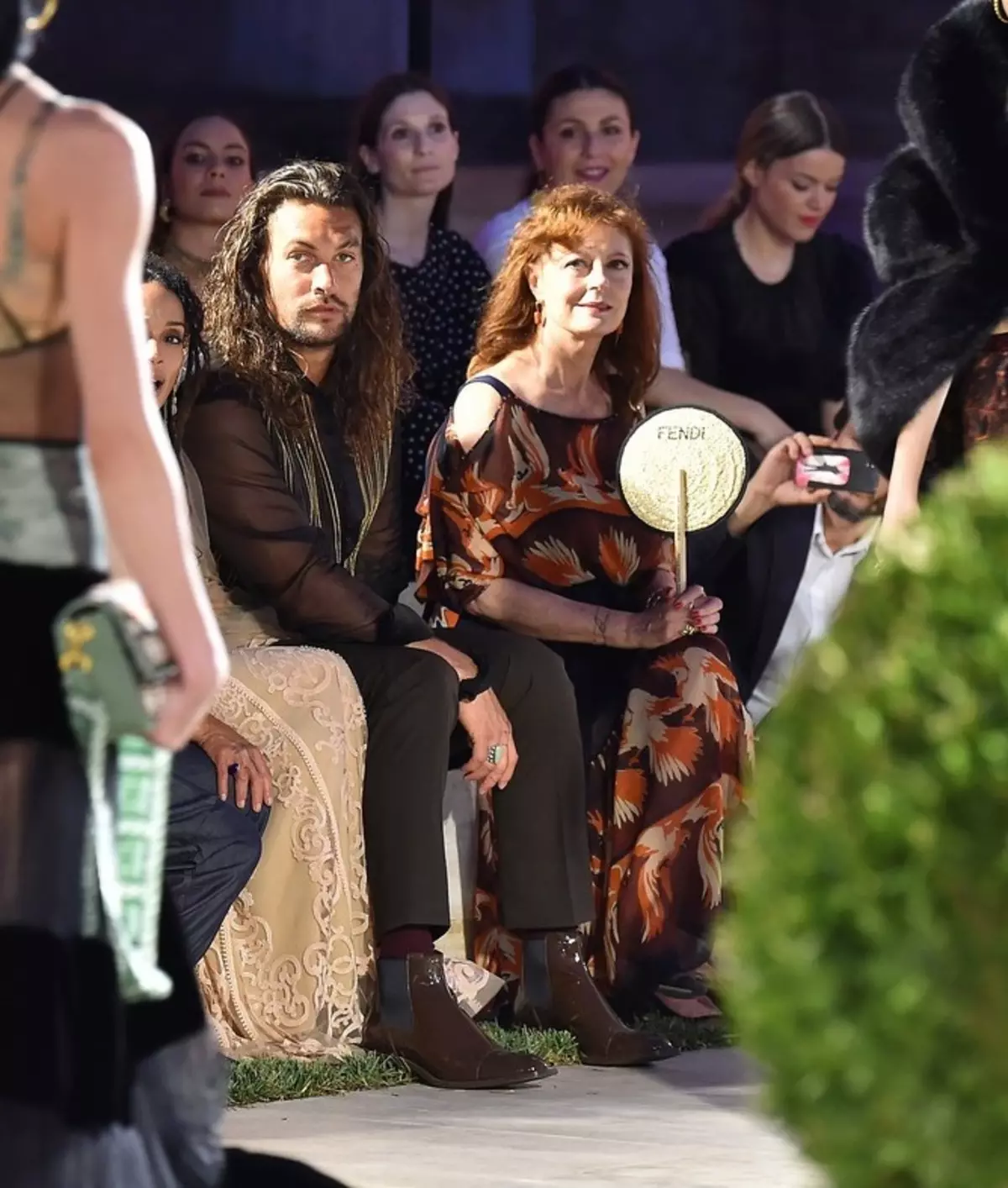 Foto: Jason Momoa, Kenno Shipka, Catherine Zeta-Jones y otras estrellas en el show de Fendi en París 67162_4