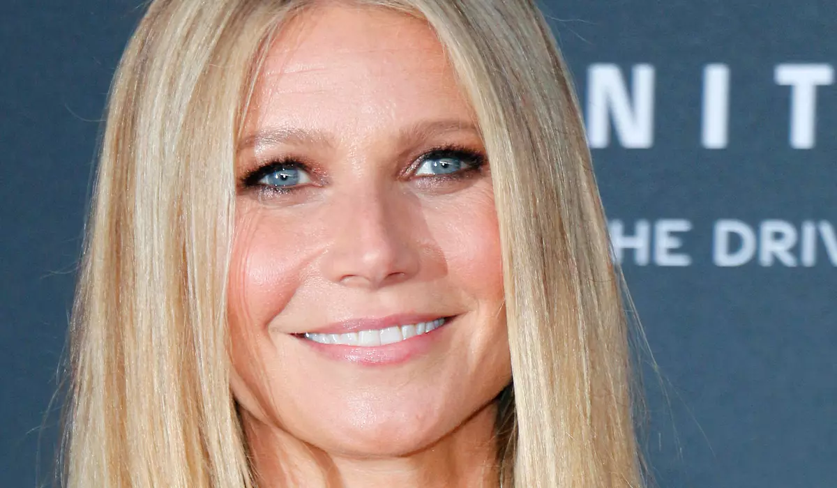 딸 Gwyneth Paltrow 어리석은 어머니 행동 아침에 : 비디오