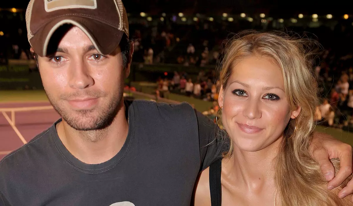 "Enseigne la langue russe": Anna Kournikova et Enrique Iglesias ont montré une fille de Grace