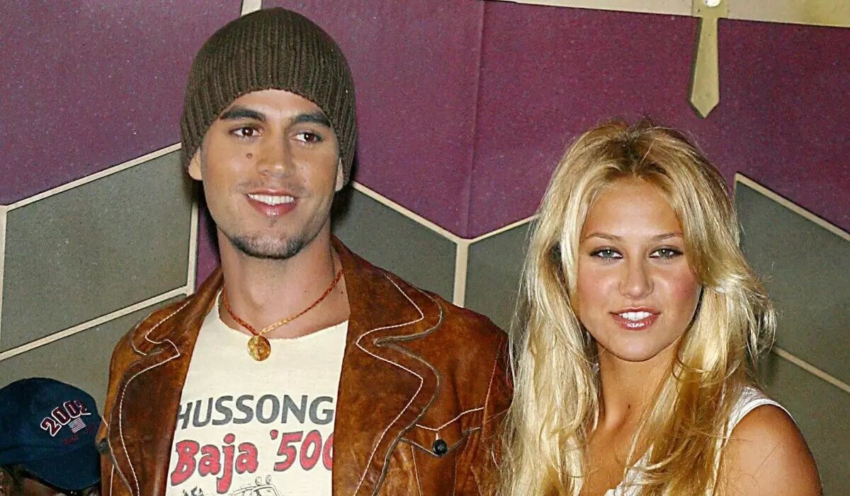 Si Enrique Iglesias at Anna Kournikova ay nagbahagi ng mga larawan na may mga kambal sa karangalan ng kanilang tatlong taon