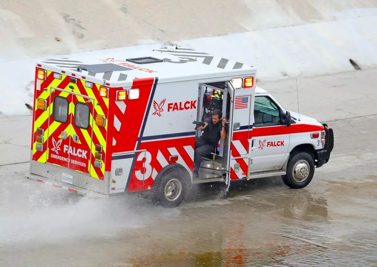 照片：Jake Gillenhol从救护车上的敌人敲开 69244_3