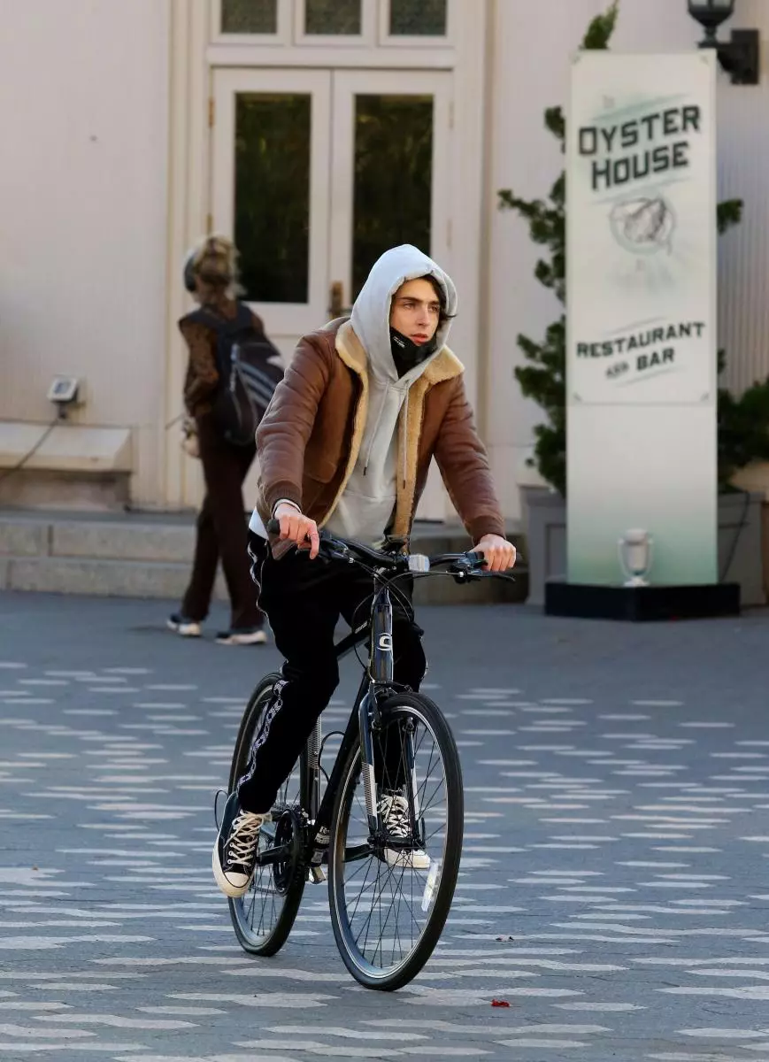 Fotó: Timothy Chalama elfoglalva egy kerékpározás közben 70029_1