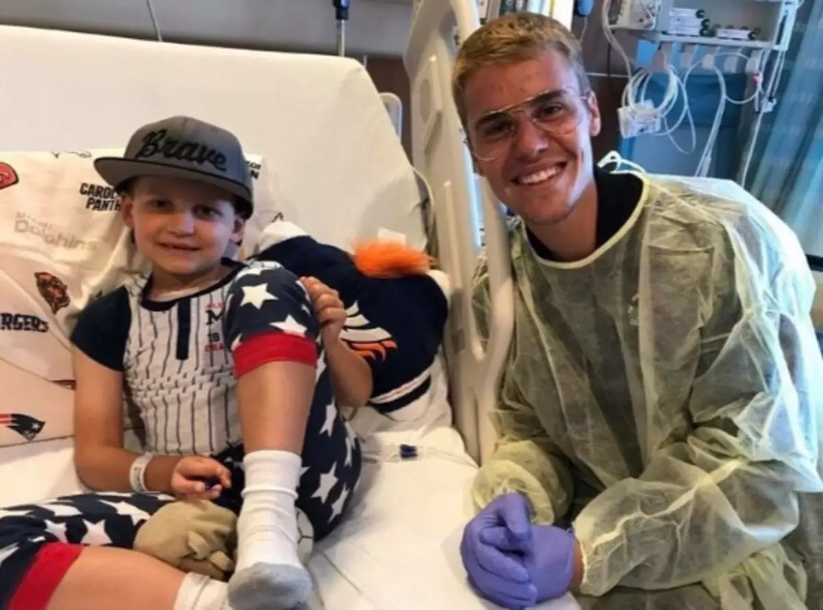 Justin Bieber organizou unha sorpresa para pequenos pacientes dun hospital infantil