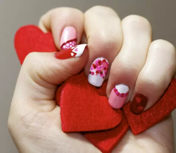 Malingaliro a zithunzi ndi ma dicture Manicures pa February 14 - Tsiku la Valentine 72013_33