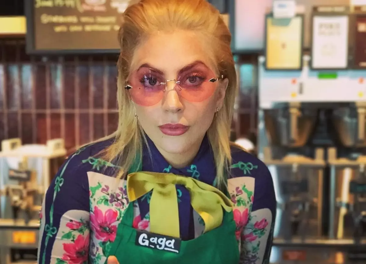 Lady Gaga trabajó barista en Starbax