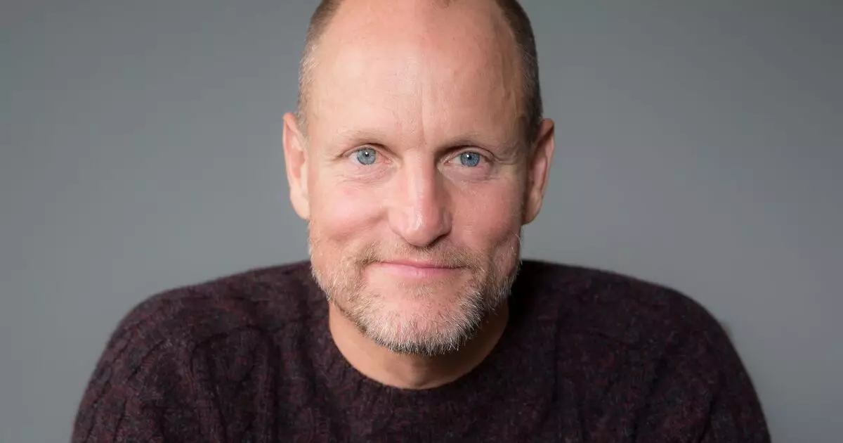 Oficiale: Woody Harrelson ludos mentoron de juna khan sola